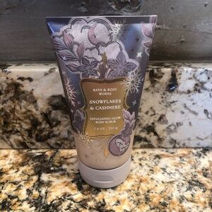 Bath and Body Works Snowflakes & Cashmere Exfoliating Glow Body Scrub